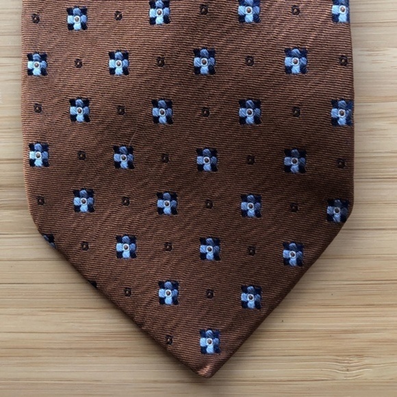 Jos. A. Bank Silk Tie In Brown With Blue Hints - Picture 6 of 6